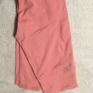 Fabletics salmon (peach/pink) color. Medium 4-6